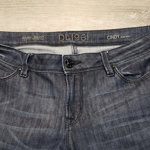 DL1961 Boot Cut Cindy Jeans - Picture 5 of 5
